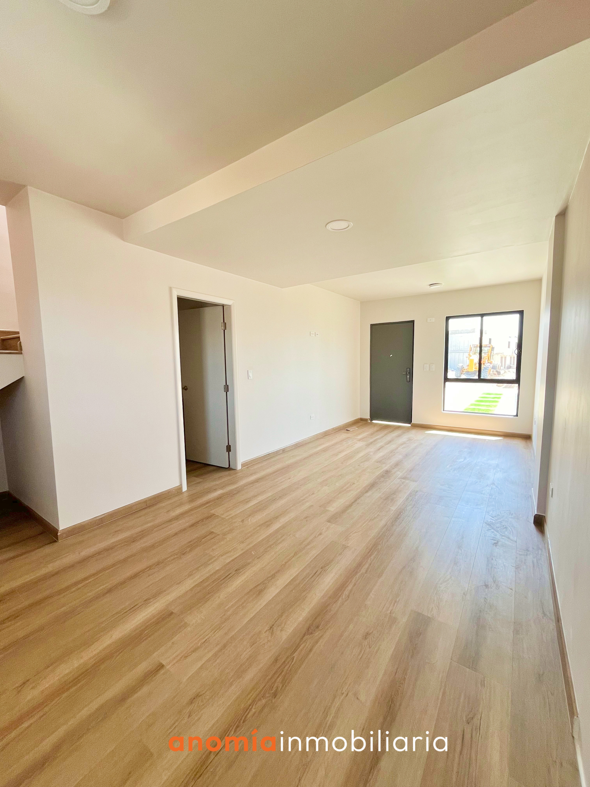 Casa con Pasillo $2.45M en La Presa