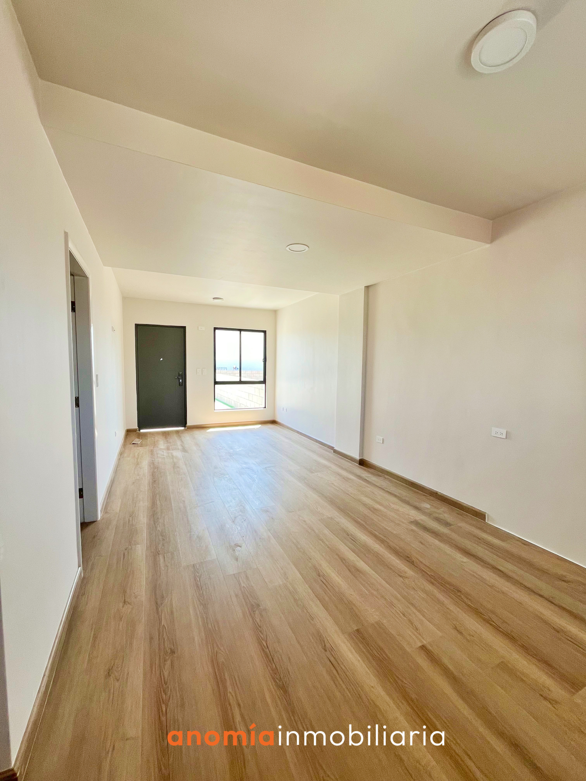 Casa con Pasillo $2.45M en La Presa