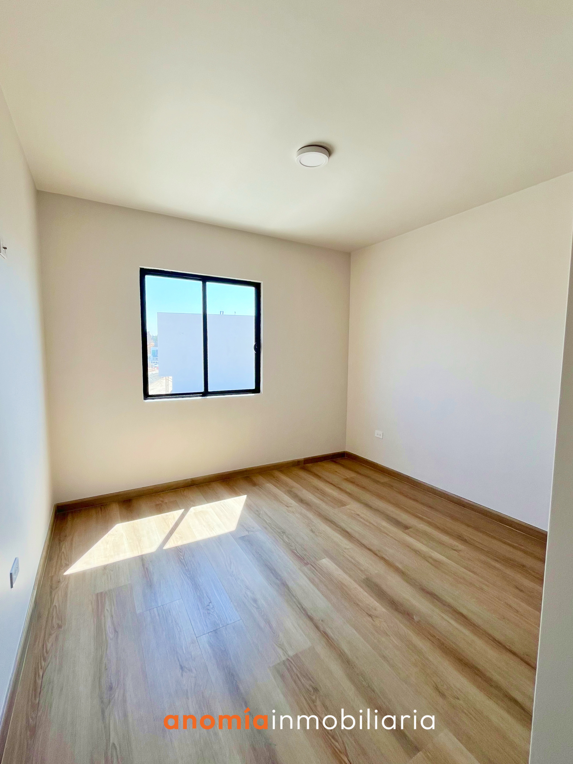 Casa con Pasillo $2.45M en La Presa