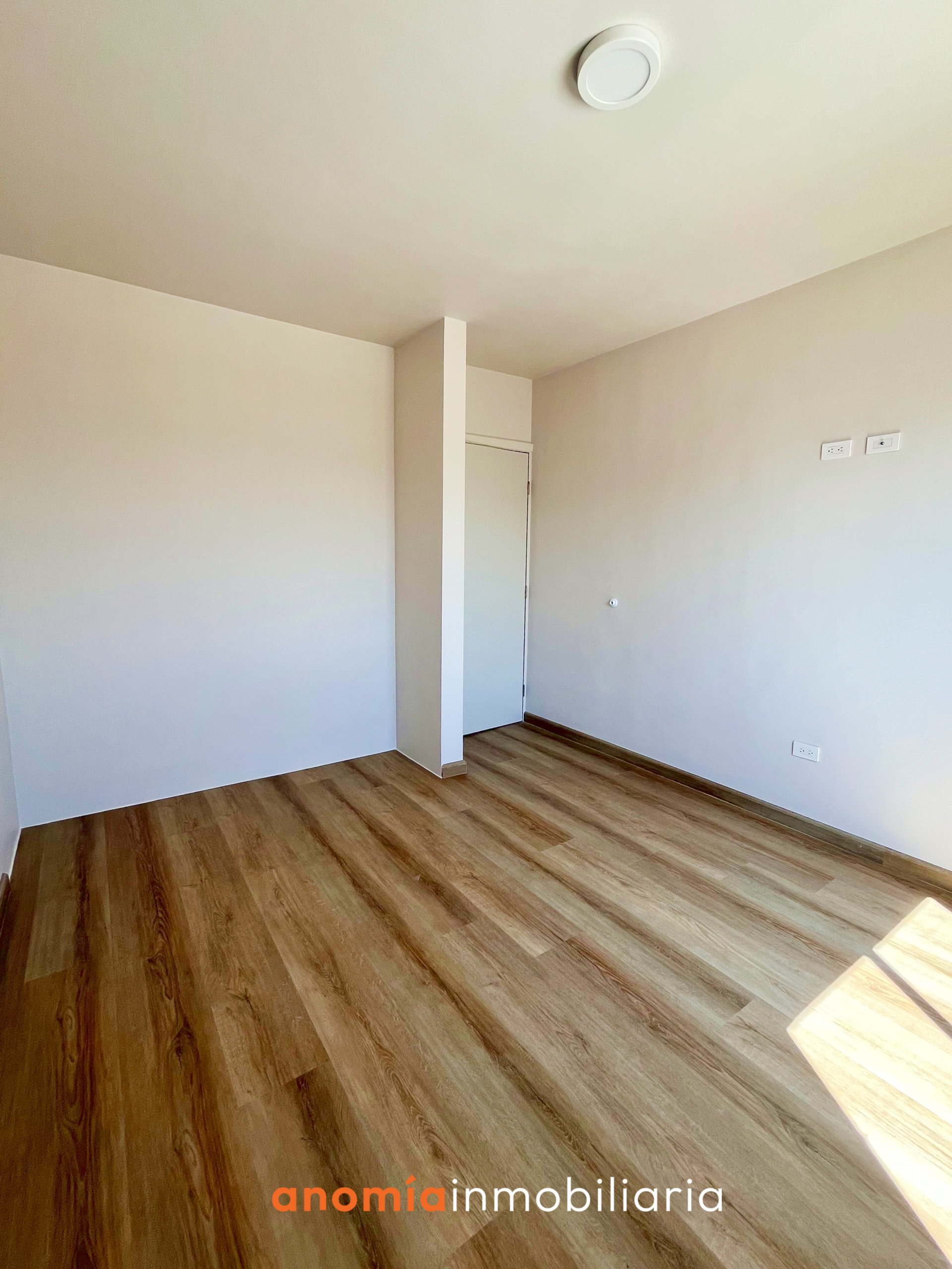 Casa con Pasillo $2.45M en La Presa